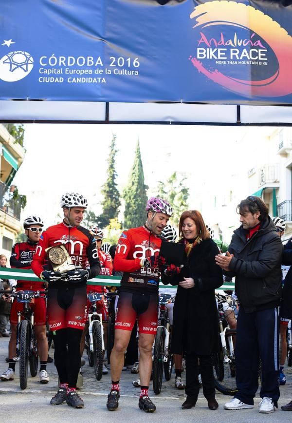Mayor of Priego de Cordoba with the local Albaytemania team
