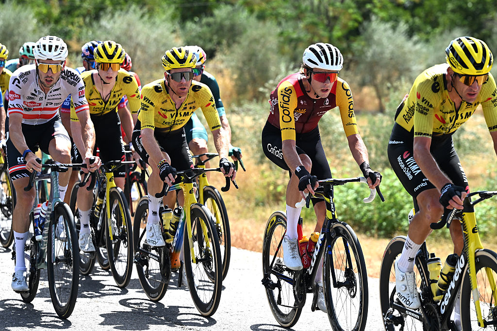Vuelta a España stage 15 LIVE: Visma-Lease a Bike leading the chase after missing the 11-man break