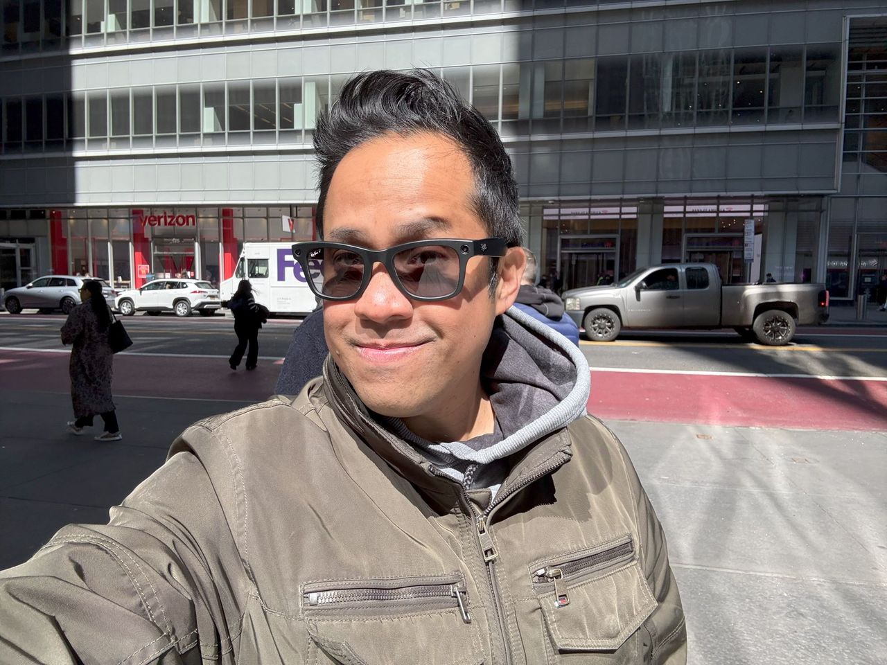Apple iPhone 16 selfie sample.