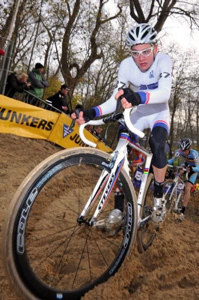 Racers struggled in the sand of Koksijde