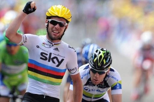 Mark Cavendish (Sky) wins the stage