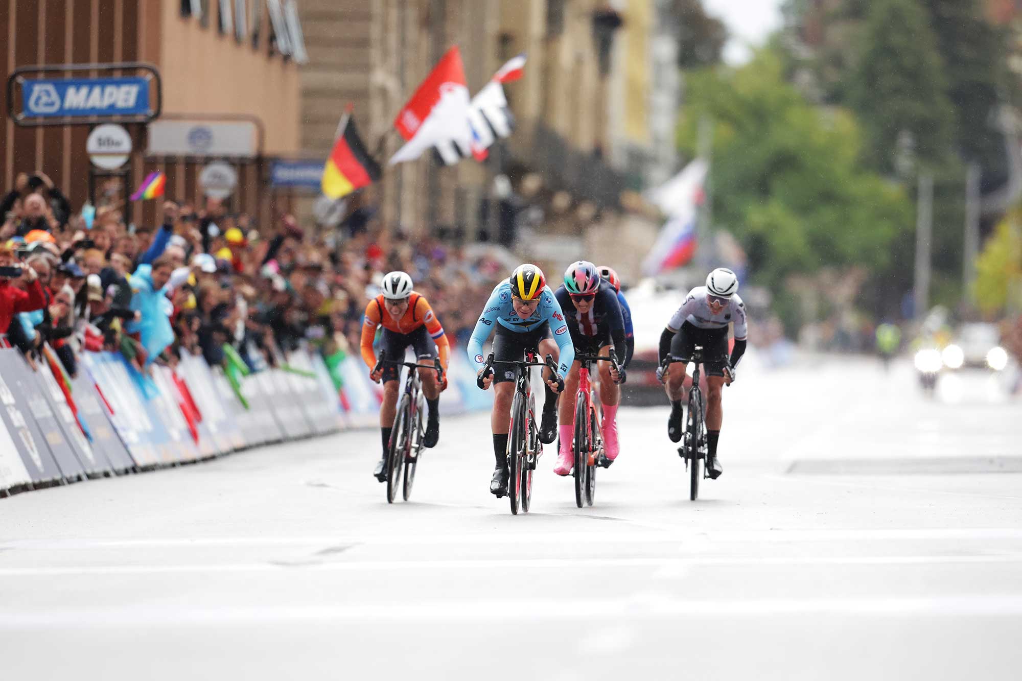 Picture by Ed SykesSWpixcom 28092024 2024 UCI Road and Paracycling Road World Championships Zurich Switzerland Women Elite Road Race Lotte Kopecky Belgium wins the 2024 Women Elite Road Race World Championship with Chloe Dygert USA finishing second and Elisa Longo Borghini Italy finishing third and Liane Lippert Germany finishing fourth and Demi Vollering Netherlands finishing third