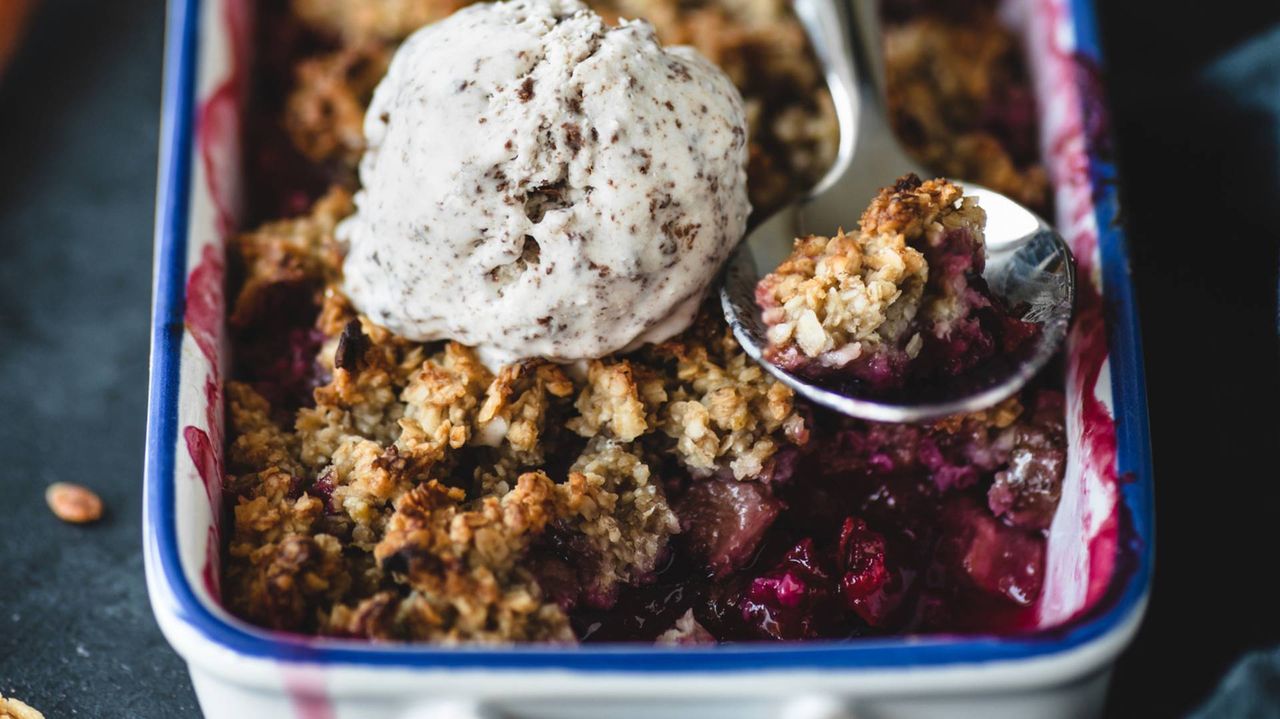 Strawberry crumble