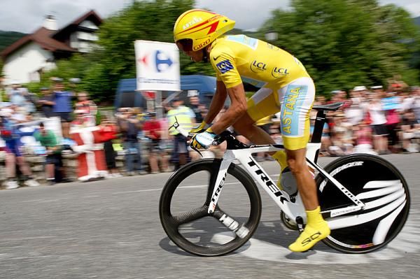 Alberto Contador at full steam.