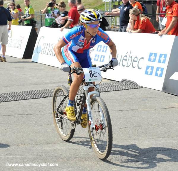 Katerina Nash (Czech Republic) heads out