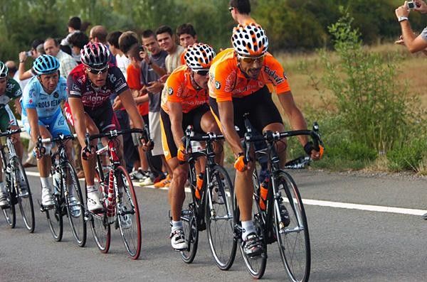 Egoi Mart&iacute;nez (Euskaltel-Euskadi) leads the escape.