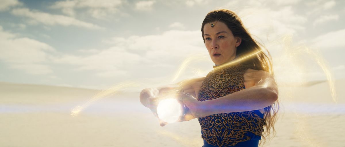 Moiraine using her One Power abilities in The Wheel of Time season 3