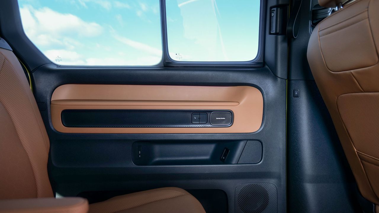 2025 Volkswagen ID. Buzz Pro S Plus 4MOTION test drive.