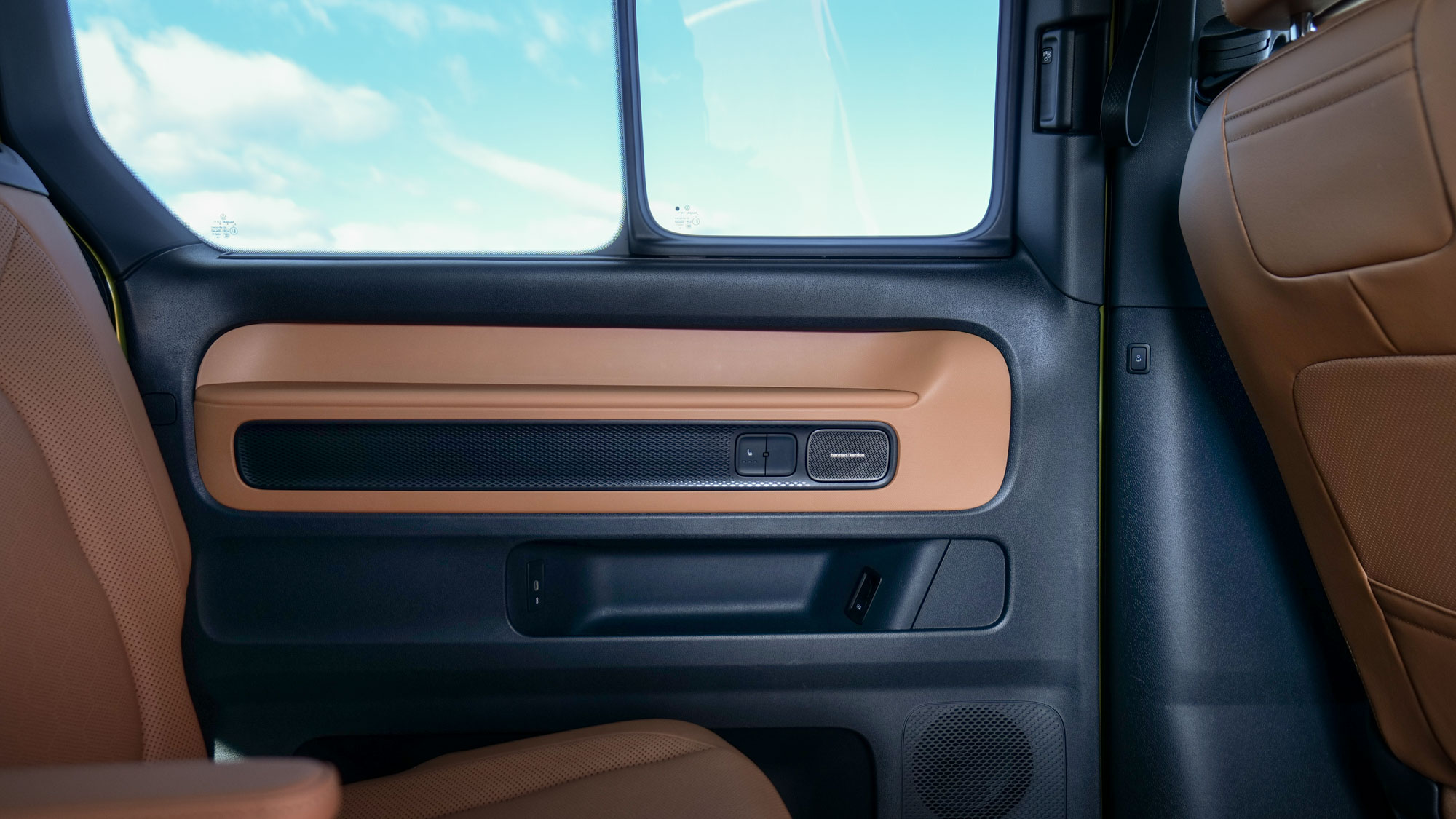 2025 Volkswagen ID. Buzz Pro S Plus 4MOTION test drive.