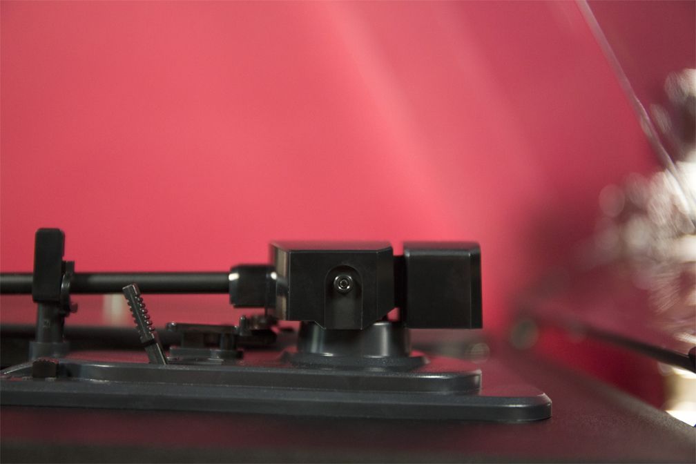You can&rsquo;t adjust the counterweight on the end of the TN100&rsquo;s tone arm.