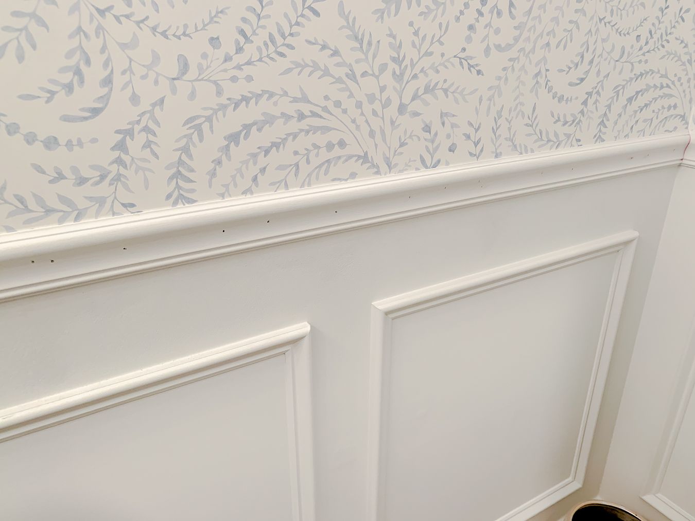 DIY wainscoting – a cheap and easy step-by-step for the bathroom or ...