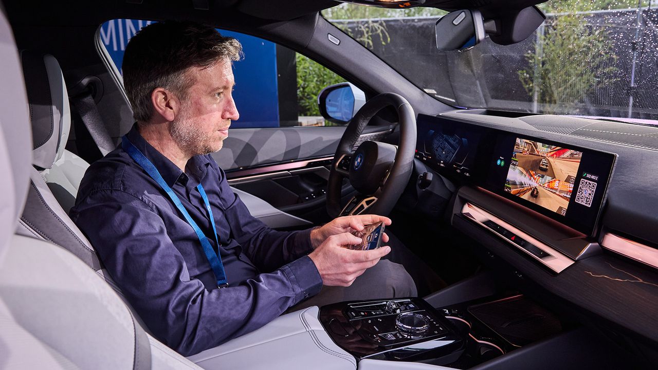 AirConsole gaming in the BMW i5