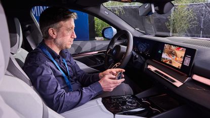 AirConsole gaming in the BMW i5
