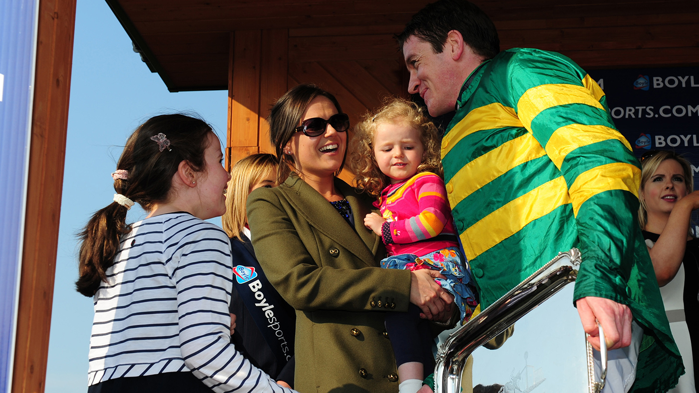 Horse Racing - Irish Grand National Day - Fairyhouse Racecourse