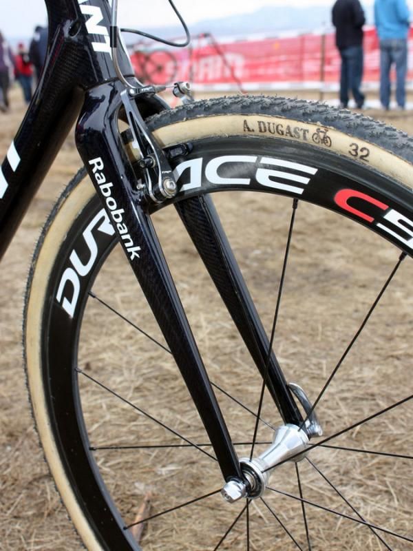 The all-carbon fork features big cross-sections up top to help combat brake shudder.