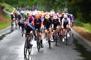 La Vuelta Femenina stage 2 LIVE: Five riders go clear with just over halfway to go