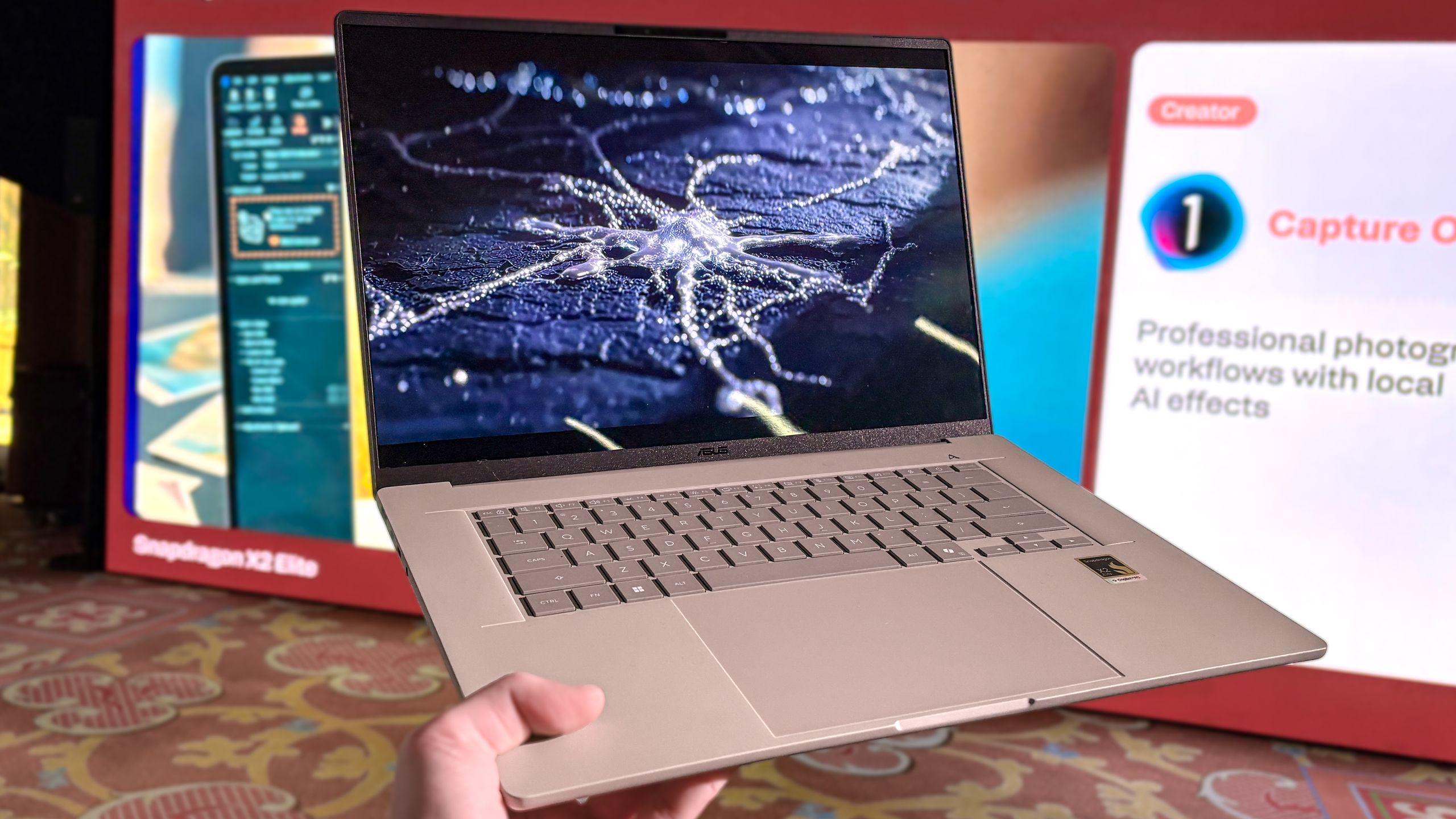 من با اولین لپ‌تاپ Snapdragon X2 Elite Extreme آشنا شدم – این است که چرا Asus Zenbook A16 بهترین لپ‌تاپ است.