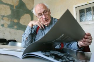 German photojournalist Thomas Hoepker looks at a magnum catalogue in Berlin, 19 September 2007. Hoepker has been living in New York since 1976 where he became a full member of Magnum Photos agency in 1989. From around 2001 to 2007 Hoepker was President of Magnum Photos. Photo: Gero Breloer