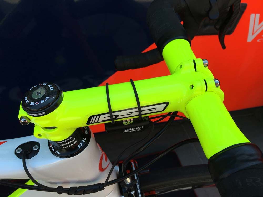 Damiano Cunego&rsquo;s SK De Rosa Pininfarina with neon yellow FSA cockpit