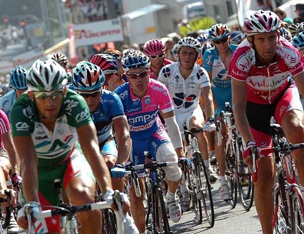 Damiano Cunego (Lampre-Fondital) with a bandage from yesterday's crash. Now he may have to add another one for today.