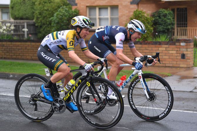 Mitchelton-Scott&rsquo;s Amanda Spratt and Trek-Segafredo&rsquo;s Tayler Wiles give it everything in the last few kilometres in pursuit of the lone attacker