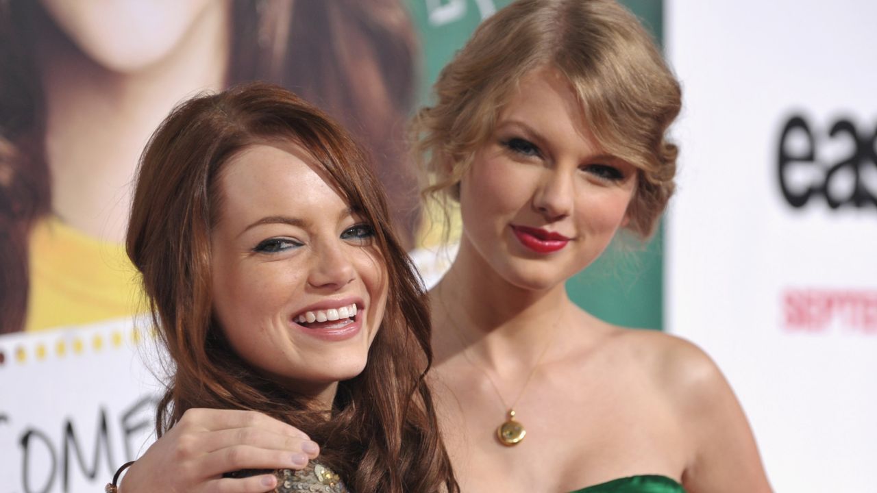 Emma Stone and Taylor Swift arrive to the &quot;Easy A&quot; Los Angeles Premiere at Grauman&#039;s Chinese Theatre on September 13, 2010 in Hollywood, California