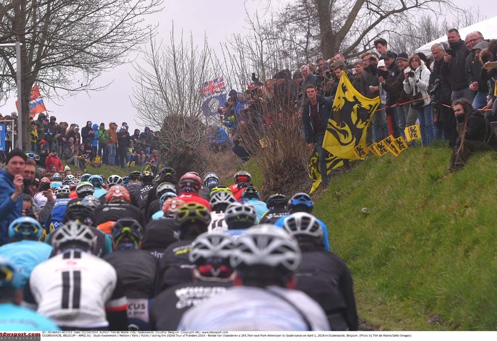 The peloton head through the early kilometres at the 2018 Tour of Flanders