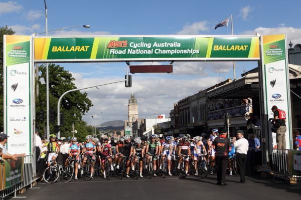 The women's peloton waits to start in Ballarat.