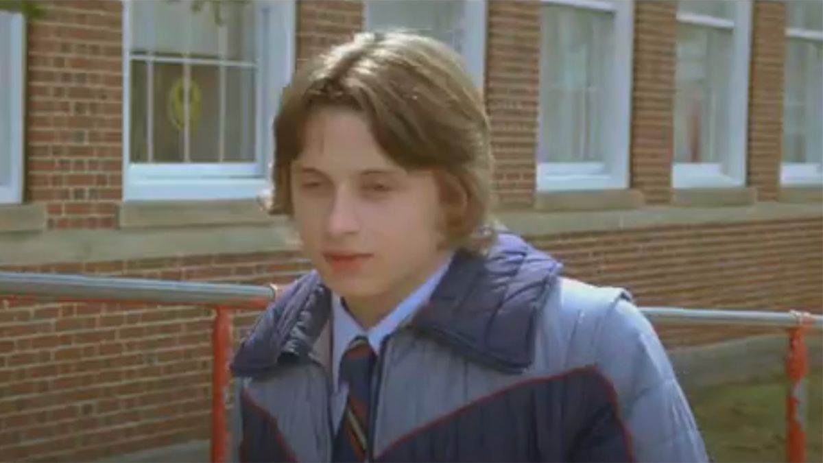 Rory Culkin by a building in Lymelife 2008.