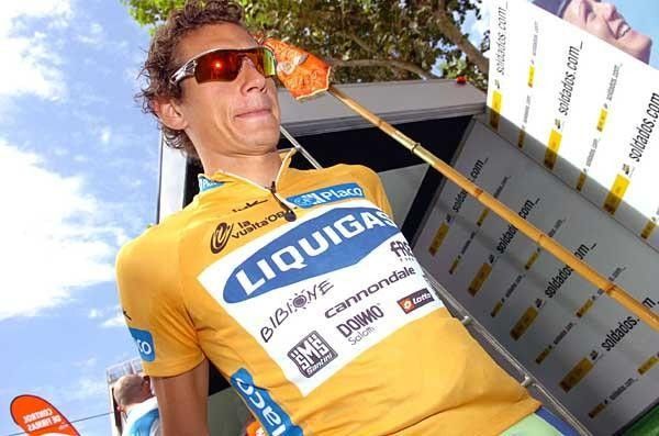 Filippo Pozzato (Liquigas) stretching before the start