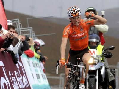 Igor Ant&oacute;n (Euskaltel-Euskadi) takes the win in Spain