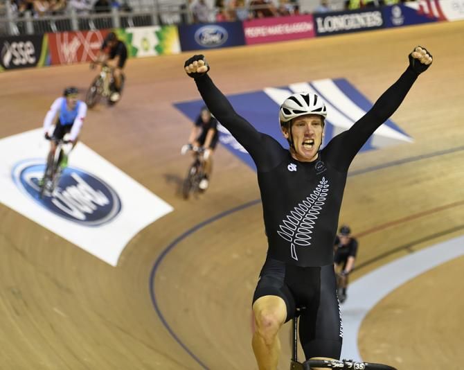 Shane Archbold (New Zealand) wins the men's 40km Scratch Race