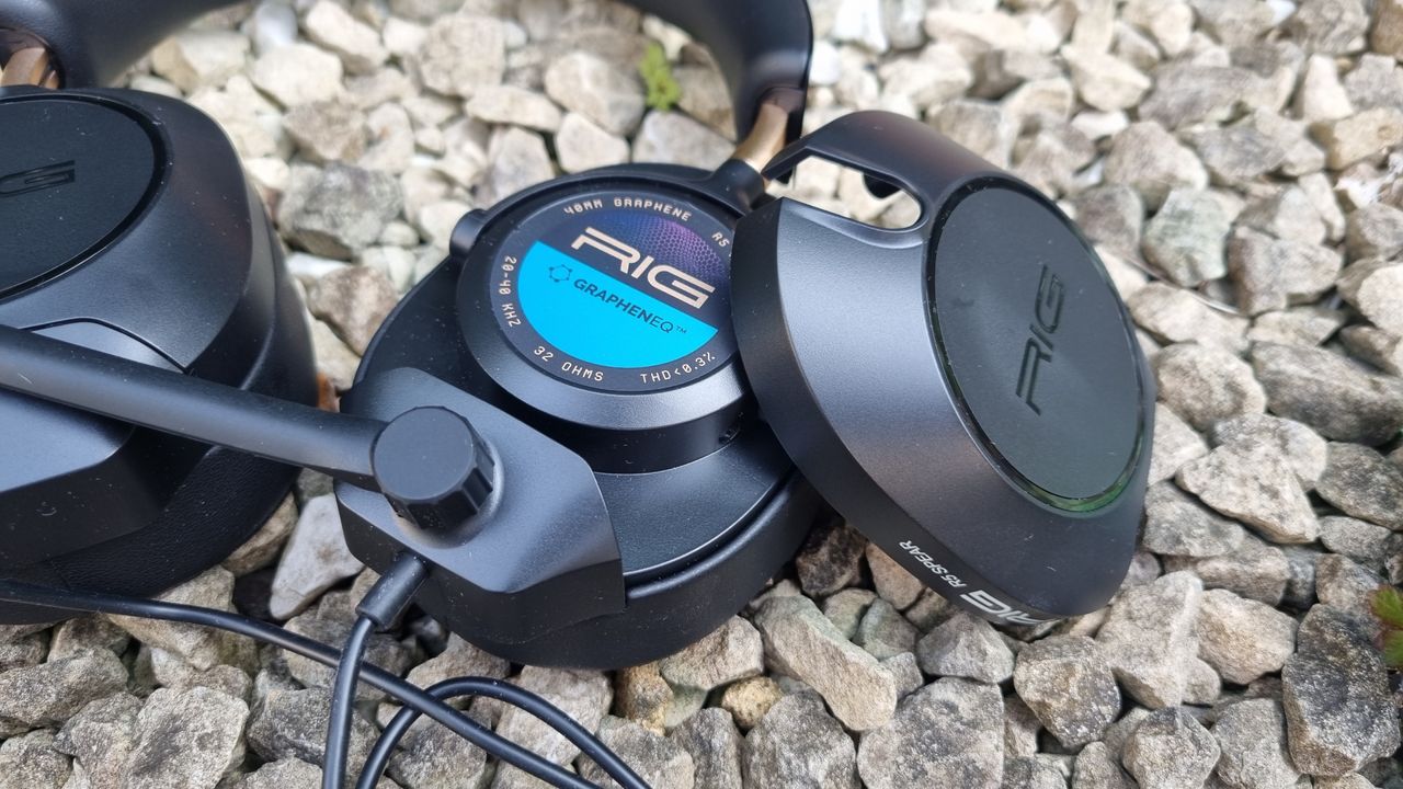The modular swappable systems of the Rig R5 Speak Max gaming headset