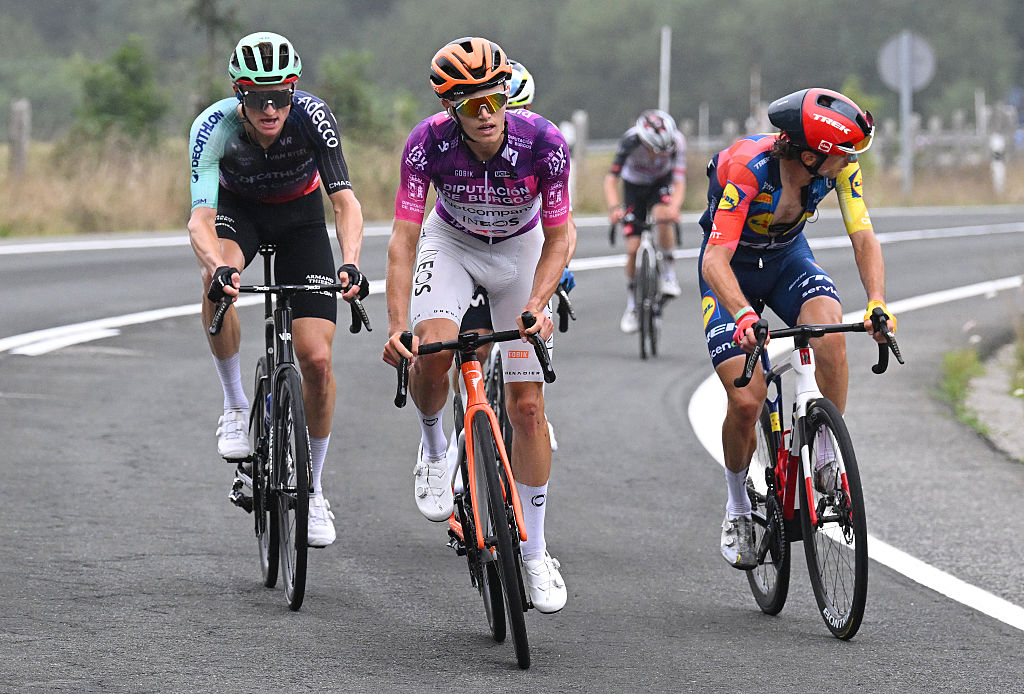 VALLE DE VALDEBEZANA, SPAIN - AUGUST 06: (L-R) Felix Gall of Austria and Team Decathlon CMA CGM, Oscar Onley of Great Britain and Netcompany INEOS Cycling Team - Purple Leader Jersey and Giulio Ciccone of Italy and Team Lidl - Trek during the 48th Vuelta a Burgos 2026, Stage 3 a 184km stage from Excavaciones Mikel - Merindad de Montija to Balneario de Corconte - Valle de Valdebezana on August 06, 2026 in Valle de Valdebezana, Spain. (Photo by Antonio Baixauli/Getty Images)