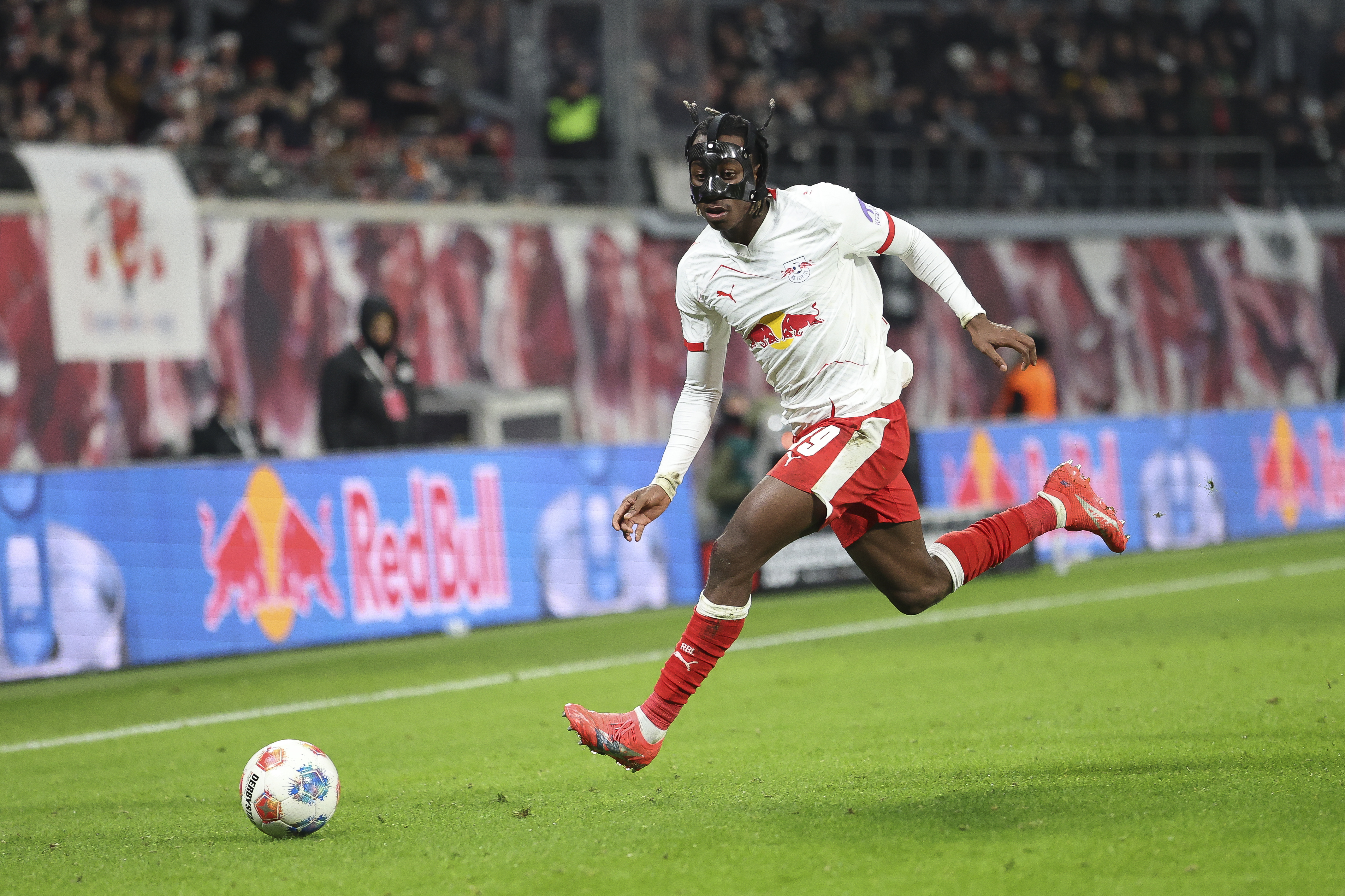 LEIPZIG, GERMANY - DECEMBER 06: Yan Diomande of RB Leipzig controls the ball during the Bundesliga match between RB Leipzig and Eintracht Frankfurt at Red Bull Arena on December 06, 2025 in Leipzig, Germany. (Photo by Maja Hitij/Getty Images)