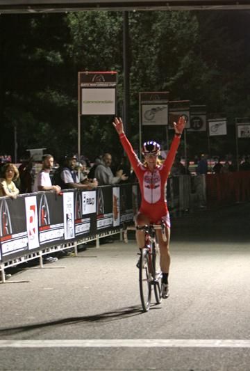Teal Stetson-Lee (California Giant Berry) wins the women's race