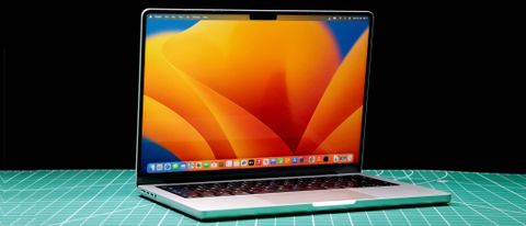 MacBook Pro (14 inch, 2023) in een studio
