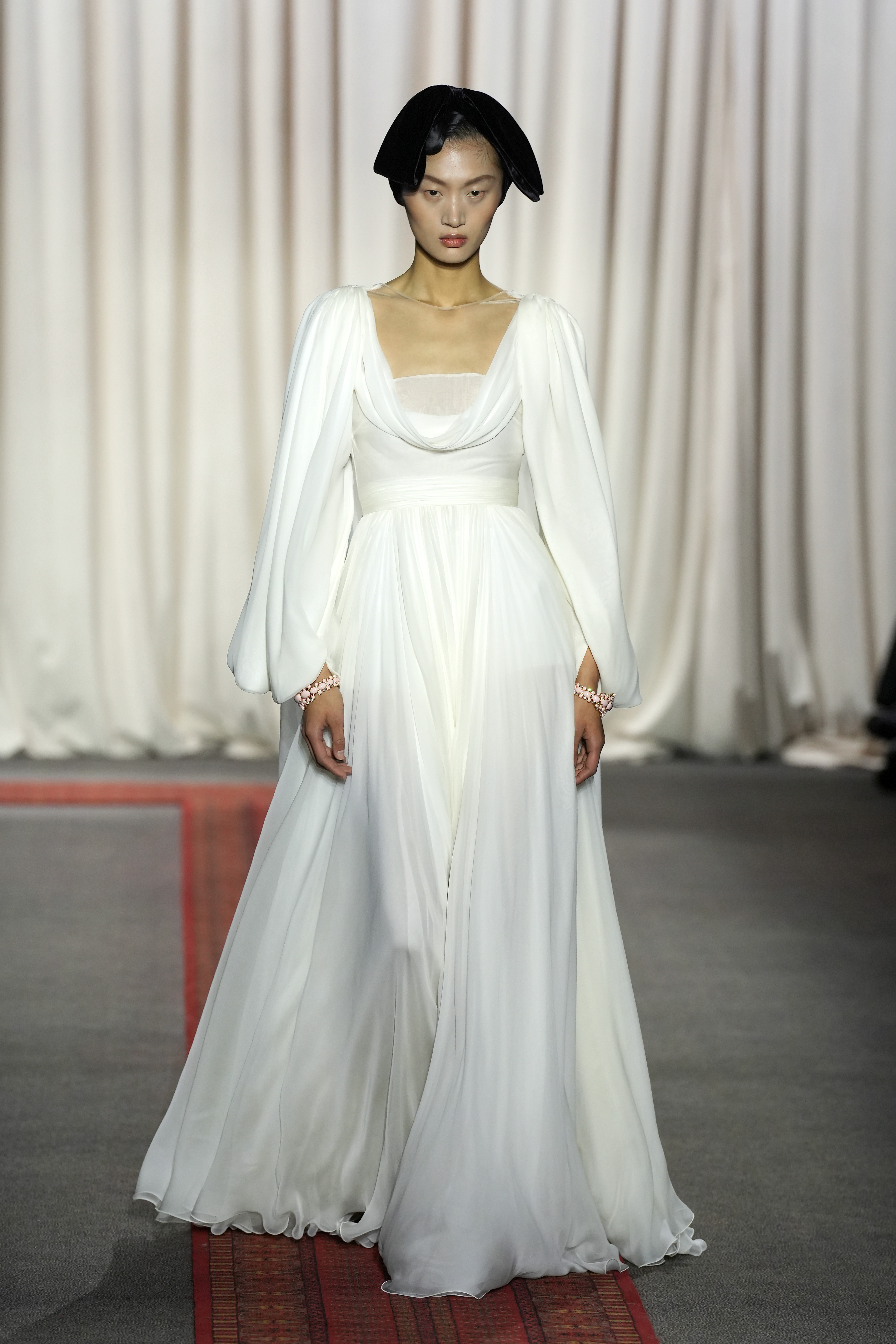 Giambattista Valli: Runway - Paris Fashion Week - Haute Couture Spring-Summer 2025