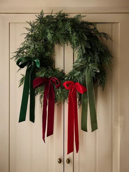 Green Artifical Christmas Wreath With Bows