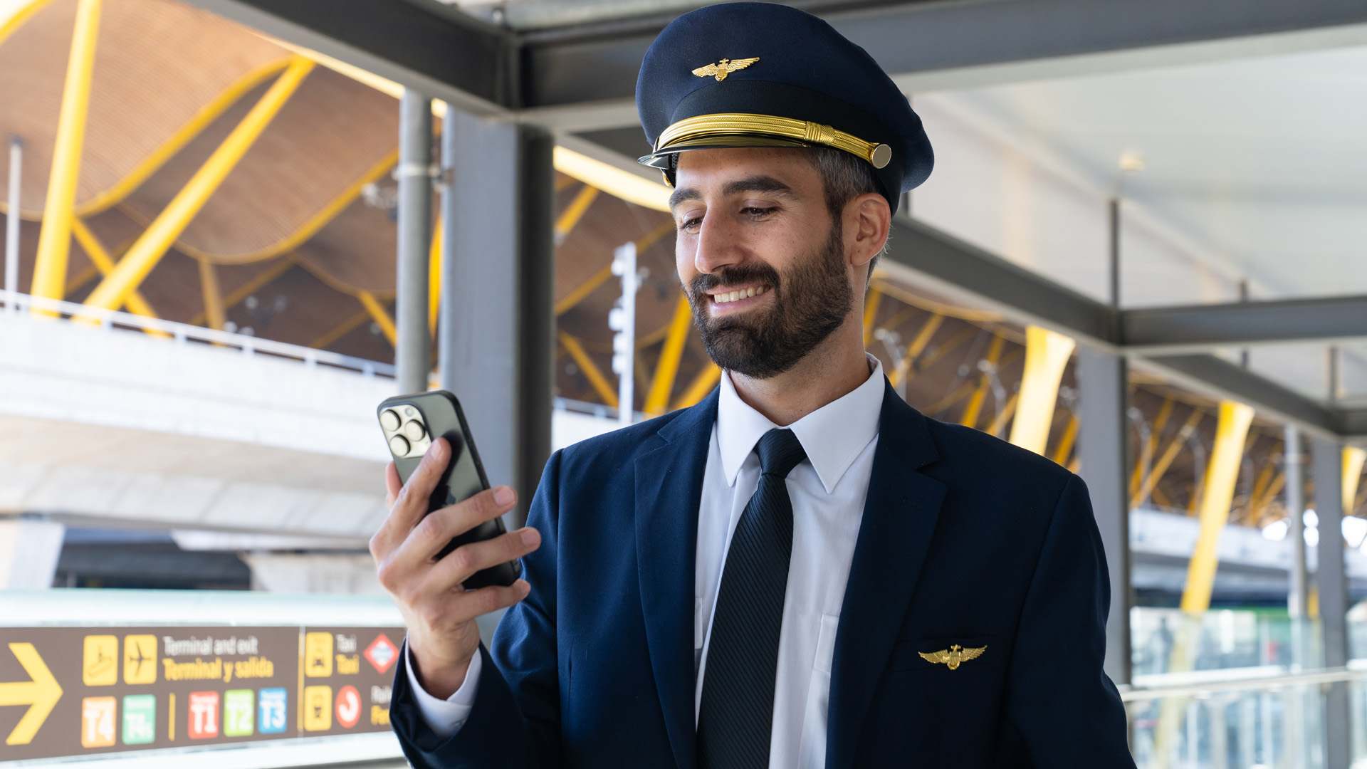 Holafly pilot with phone