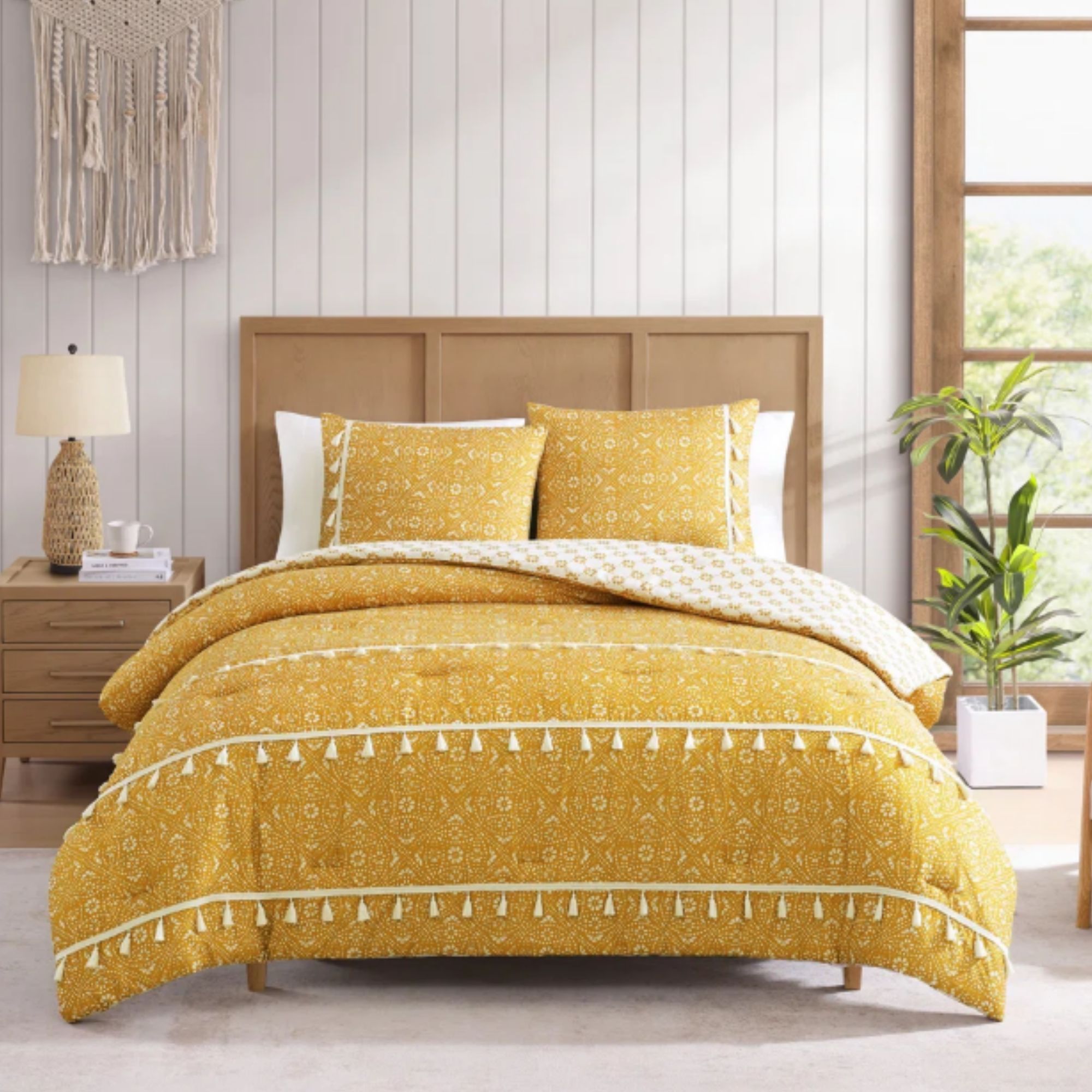 DESIGN STUDIO Pasadena Medallion Yellow Microfiber Comforter