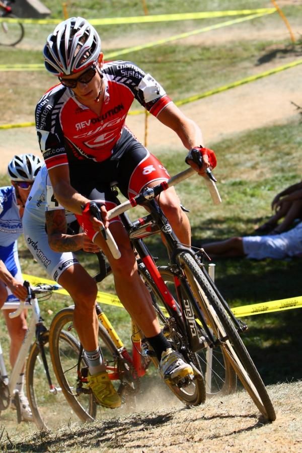 Valentin Scherz leads the front group.