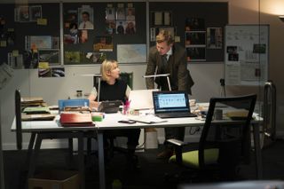 DC Jason Murray (Chris Jenks) speaks to DS Karen Pirie (Lauren Lyle) at her desk