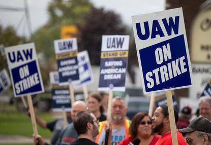 UAW reaches deal with GM