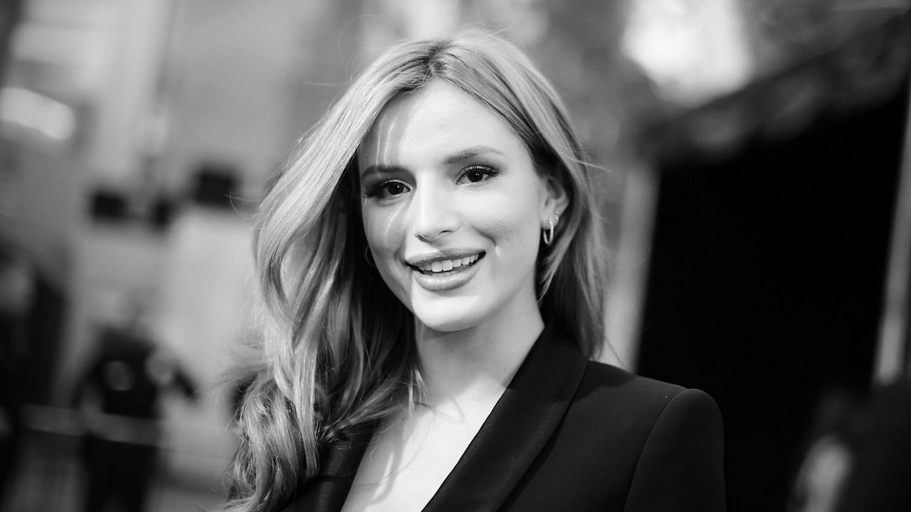 Bella Thorne in business attire.