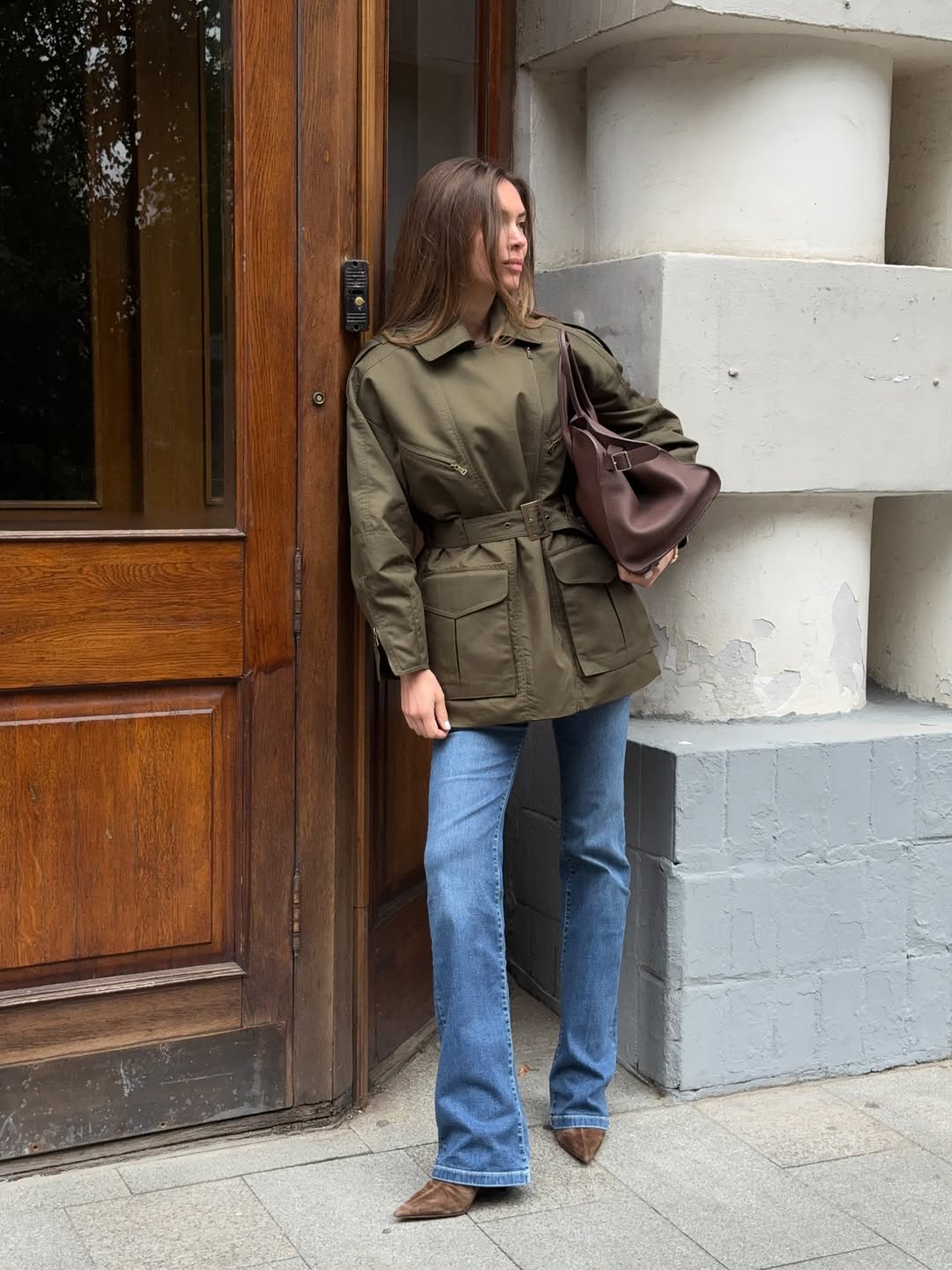 Influencer Eva Saeed wearing slim jeans and heeled boots.