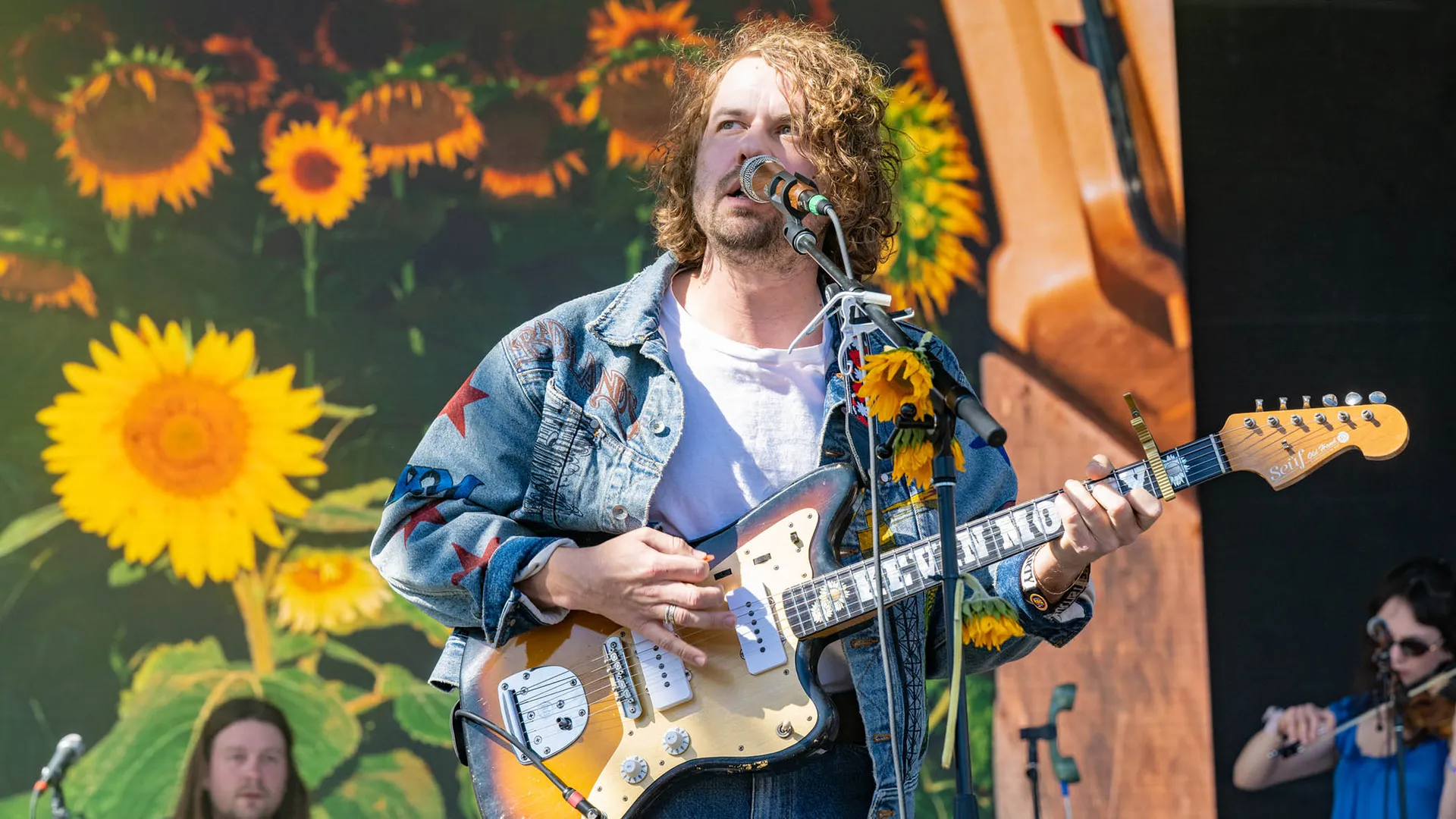 Morby on guitars