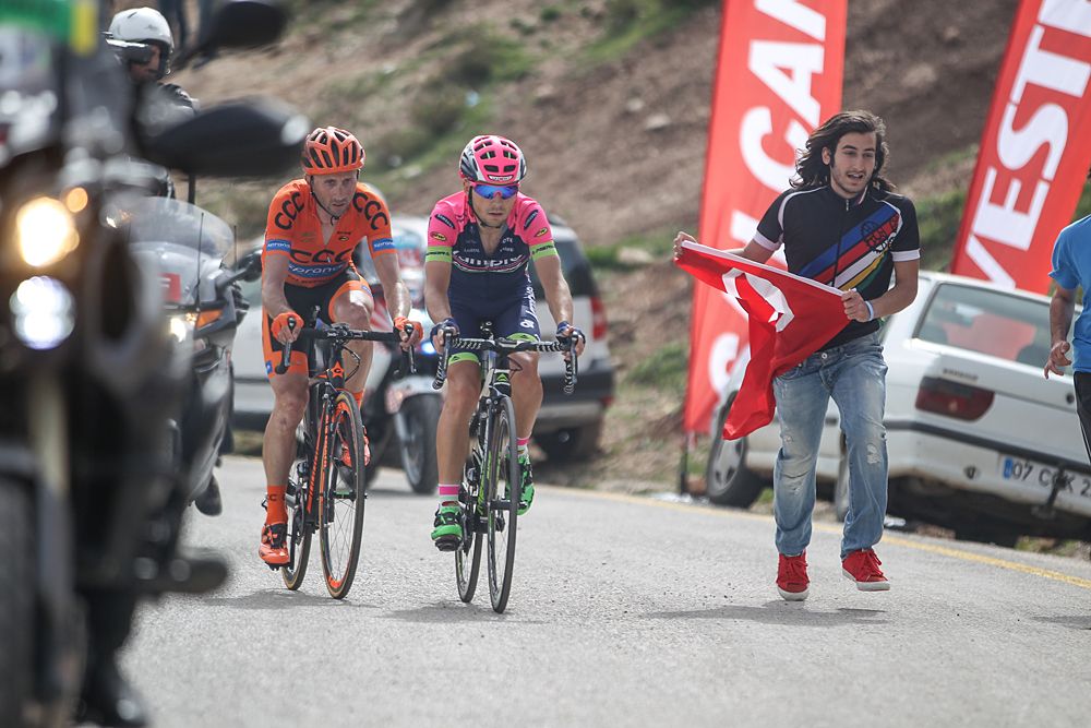 Davide Rebellin gets ready to pounce with Kristijan Durasek