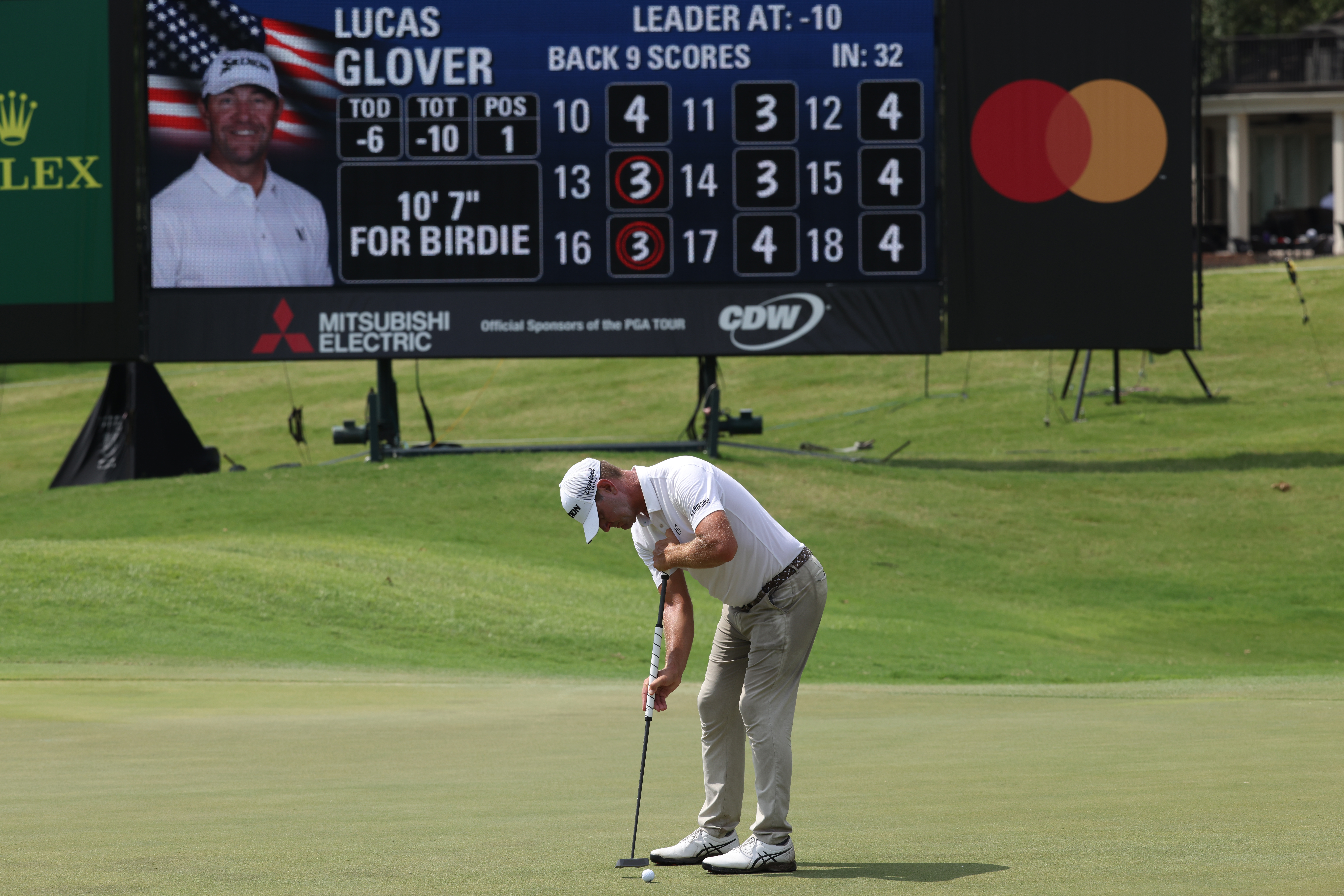 Lucas Glover using a zero torque putter