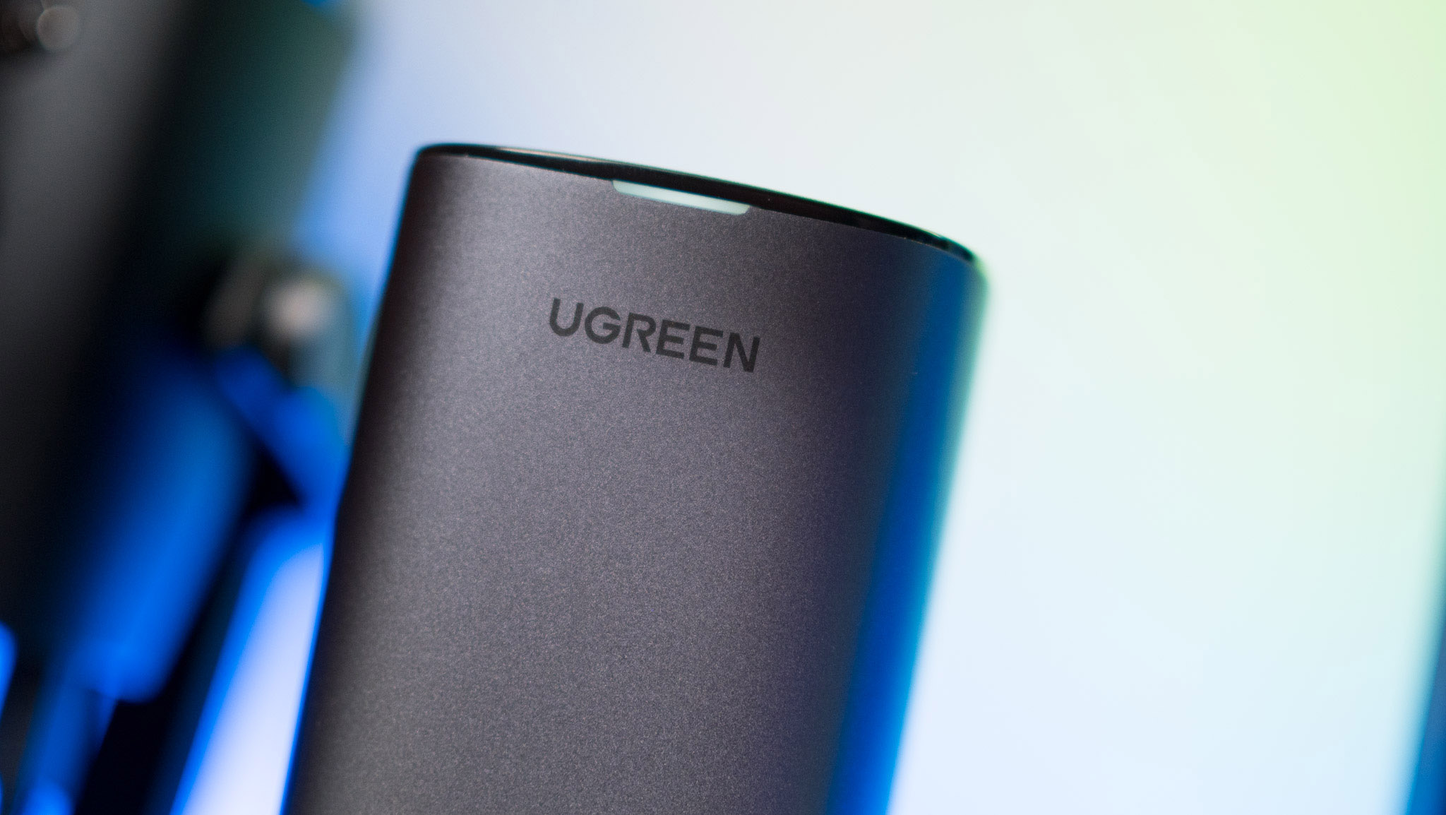 UGREEN 13-in-1 docking station power LED with UGREEN logo